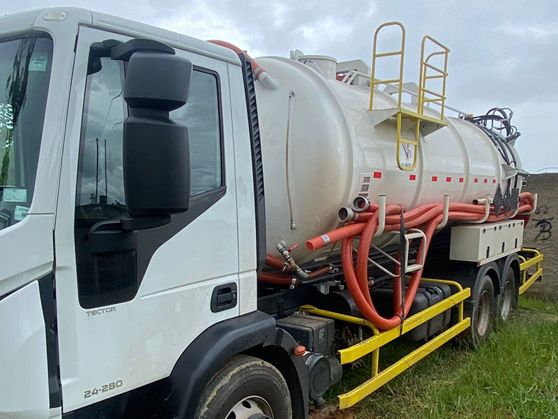 Coleta de �gua Contaminada Coleta de �gua Contaminada